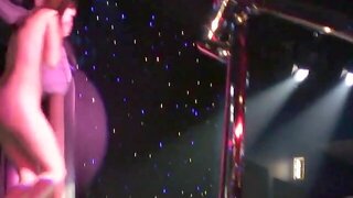 Sur Scene, Naked On Stage, Nue Sur Scène
