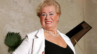 Oma Solo Arsch, Spielen Mit Oma, Geile Oma Wichst Sich