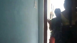 Chiken lene gyi bengali bhabi ko dukan me choda salesman