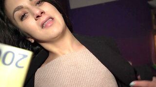 Pinto Pequeno, Dinheiro, Hotel