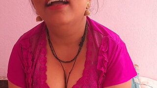 Rashmi Bhabhi Shows Boobs On train 