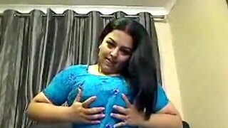 Sexy indian babetoys her pussy on livecam