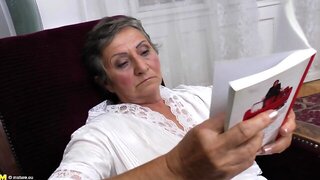 Mamie Solo Masturbation