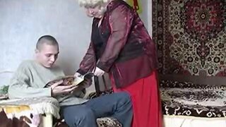 Γιαγιά, Ρωσίδα, Πρωκτικο