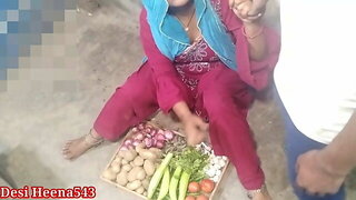 Vegetable bech rahi bhabhi ko patakar choda in clear hindi voice xxx indian desi bhabhi vegetables selling 