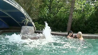 Deutsch Simone Lesbisch, Jenny Simons, Schwimmbad