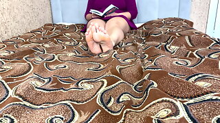 Arab Feet, Versteckt