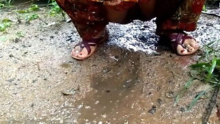 Desi Bhabhi Best Public Pissing Video Compilation Part 1