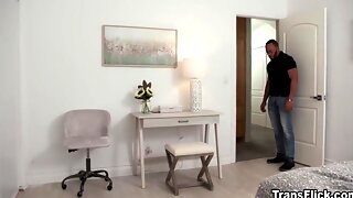 Ebony Shemale Seduces