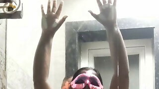 Aaaah aaaaah fuck main bhigti rahi wo chodta raha mera dewar ohhh desi indian woman fuck very hard under water shower 