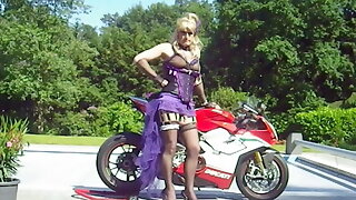 Motorbike Shemale