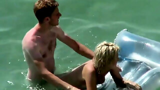 Im Meer Ficken, Beach Couple With Voyeur
