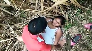 Lovely Indian babe fucked by her boyfriend in the outdoors 