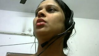 This Indian webcam model has a cute and she likes to spread her fat butt cheeks