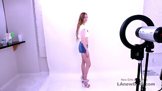 Doggystyle Gesicht Zur Kamera, Dünn Lange Beine, Thin Legs, Casting Dünn