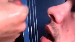 Bite Gros Plan Gay, Gay Compilation In Mouth, Gay Bukkake