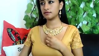 Desi Indian Girl Show boobs on webcam