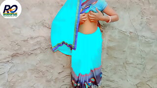 Village ki bhabhi ne saree finger karke ke man ki niyat Badal dali saree removing finger show and chudai 