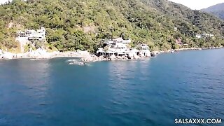 Bajo El Agua, Publico