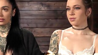 Anal Strapon Lesbian