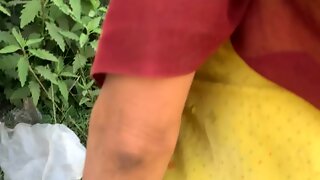 Desi girl sex in jungle( desi chut Chudai jungle mai bhabhi ko choda)