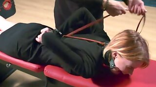 Astrid, Bondage