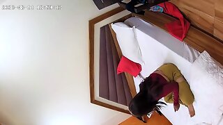 Oyo hotel c_c_t_v viral sex video.Room cleaner ne bnaya chupke se video Gujju cpl pkde gye Oyo hotel me sex krte. 