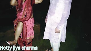 Bahu Rani Ratt Ko Barish M Tubweel Par Naha Rahi Thi Piche Se Boodhe Sasur Ne Bahu Rani Ko Jabrdasti Chod Diya