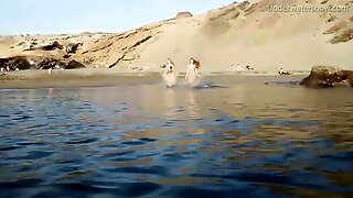 Lesbian Underwater