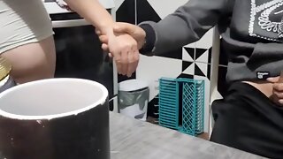 Stepfather gives a risky handjob when he sees his stepdaughter wash the dishes