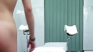 Gyno Pee, Ginecologo