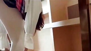 裙底, 酒店, 青少年