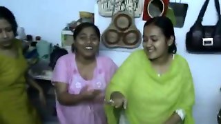 Indian Hostel, Bangladeshi, Dance