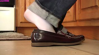 Caroline shoeplay Sperry while doing dishes PREVIEW