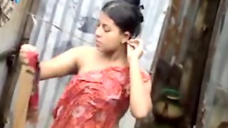 Desi Girl Bathing Outdoor, Indian Bathing Videos, Outdoor Flashing