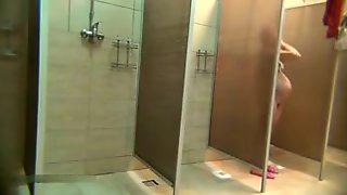 Mature Shower Voyeur