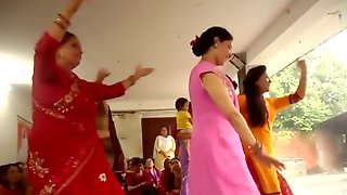 Sexy nepali moms dance