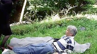 Older dude gets a blowjob in nature