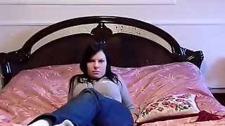 My crazy gf wanted to make a sextape in her parents bedroom !!!