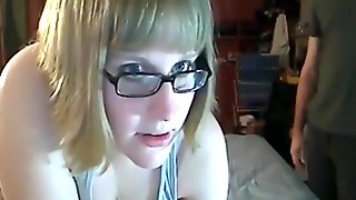 Nerdy girl with glasses makes a sextape with her bf