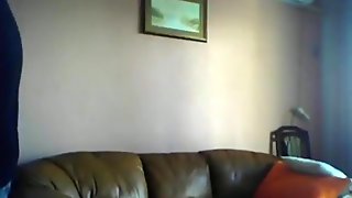 Dark haired girl makes a sextape with her bf on the sofa