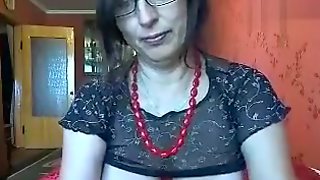 Mature housewife Irida1 fondles her pussy
