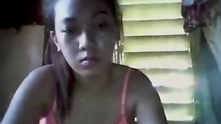 Pinay slut loves to spread her pussy