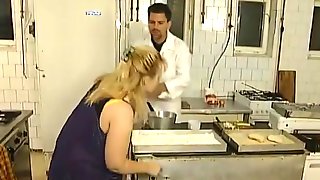 Kiki moreen fucking in the kitchen