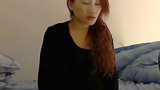 Cinese whore speak on phone during sex