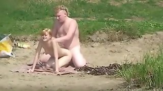 River beach oral sex and fuck