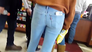 TIGHT LATINA VPL IN JEANS