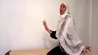 Muslim whore enjoys a white cock !