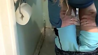 Blonde pulls down her leggings and pees