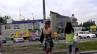 Milf in short dress waits for the metro gets upskirted